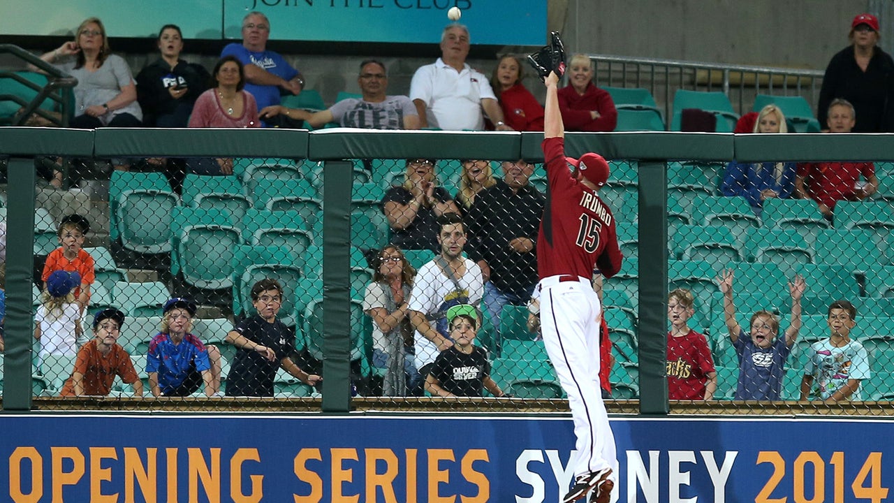 Bradley struggles in Australian exhibition